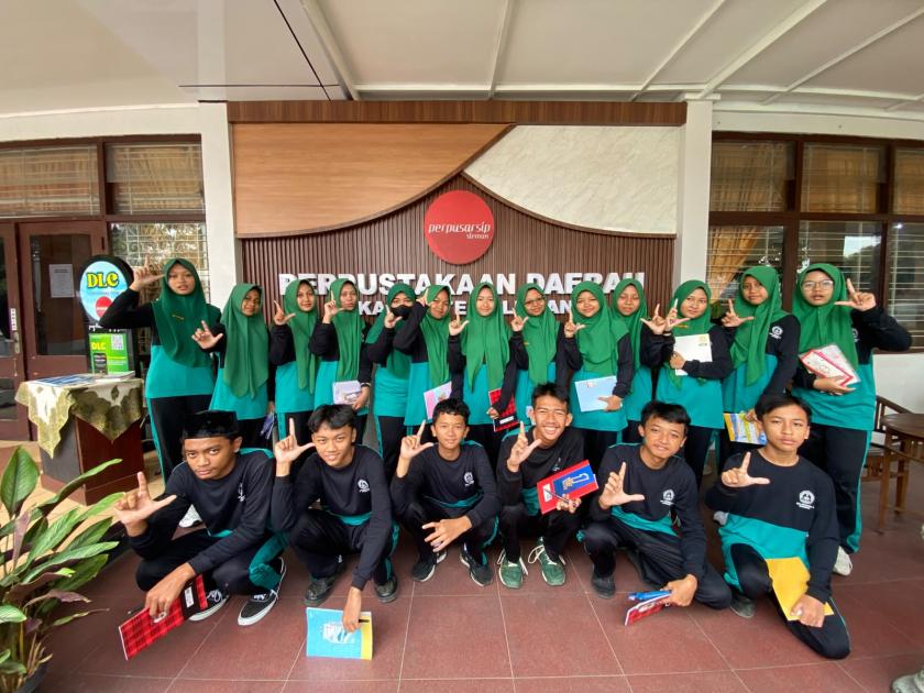 Tingkatkan Literasi dan Pemahaman Kebencanaan, MTsN 3 Sleman Gelar Kunjungan Edukatif ke Perpusda dan Museum Merapi