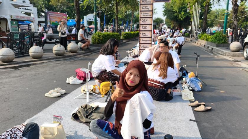 Ikut Semarakkan Simfoni 1001 Pembatik di Malioboro, Guru MTsN 3 Sleman Canting Motif Plengkung Gading