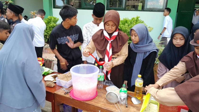 Market Day Penumbuh Jiwa Kewirausahaan, Warnai Meriahnya Harlah MTs N 3 Sleman