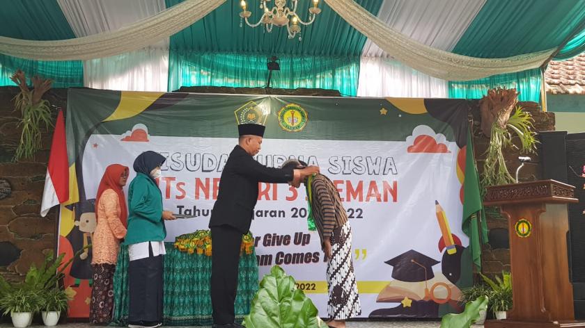 Kemeriahan Purnasiswa Kelas IX MTsN 3 Sleman