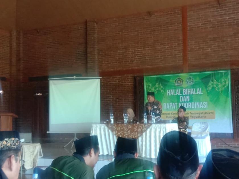 Kepala MTs N 3 Sleman Hadiri Syawalan dan Pembinaan di Kanwil Kemenag DIY