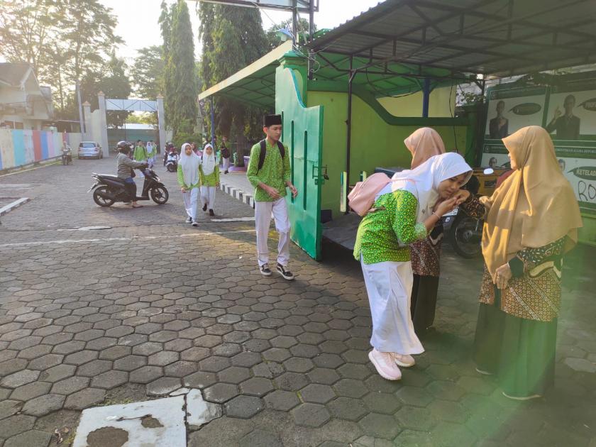 Ringankan Langkah, Setelah Libur Idulfitri Siswa MTs Negeri 3 Sleman Kembali Masuk Madrasah