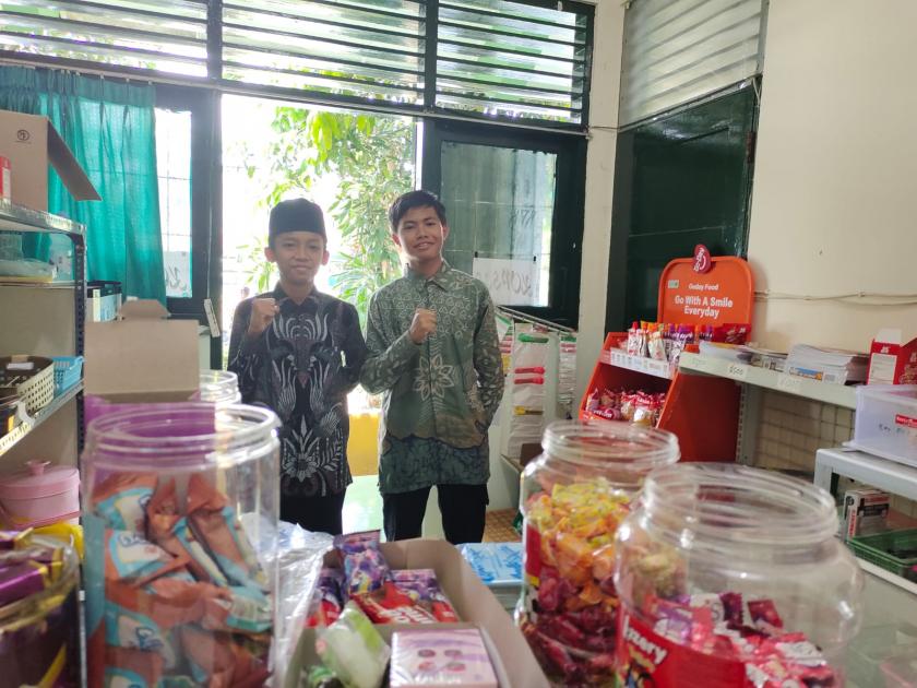 Menawan, Peringatan Hari Batik Nasional Murid MTs Negeri 3 Sleman Tampil Elegan
