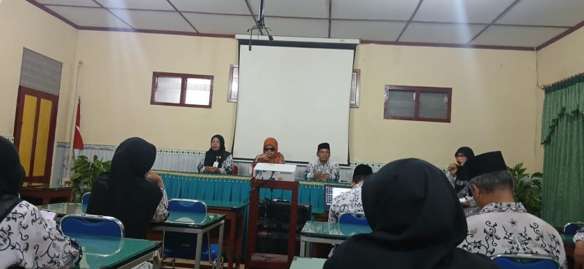 Guru MTsn 3 Sleman Mengikuti Pelantikan Pengurus  PGRI Kapanewon Ngemplak