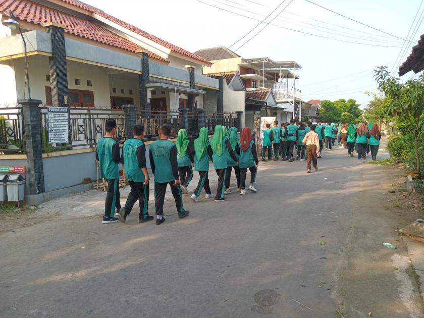 Pupuk Semangat Hidup Sehat, MTs N 3 Sleman Gelar Matsanega Jalan Sehat