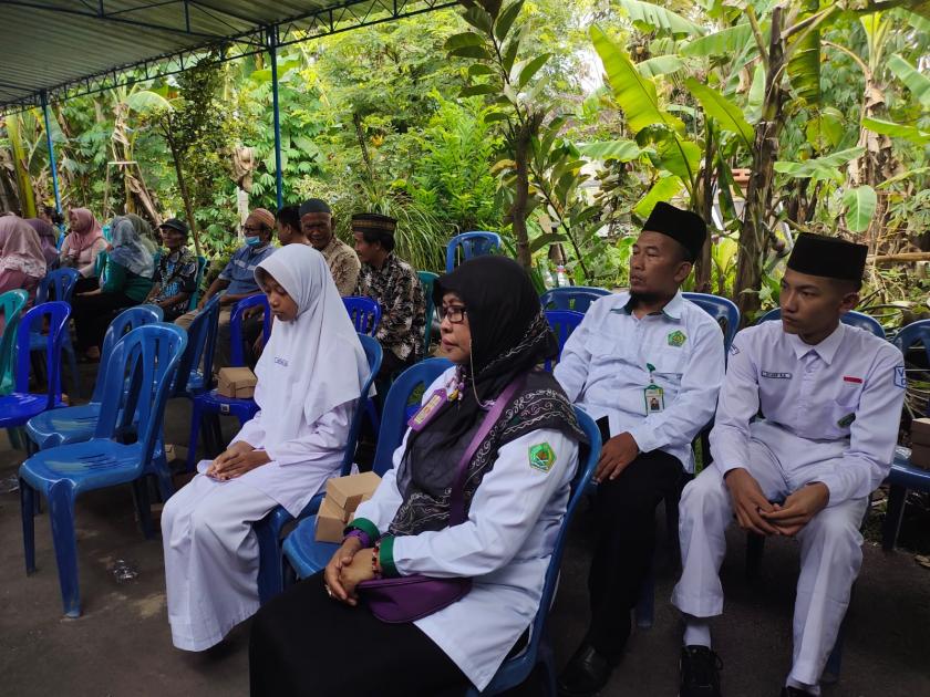 Ajarkan Jiwa Sosial, MTs Negeri 3 Sleman Mengajak Siswa  Berbela Sungkawa