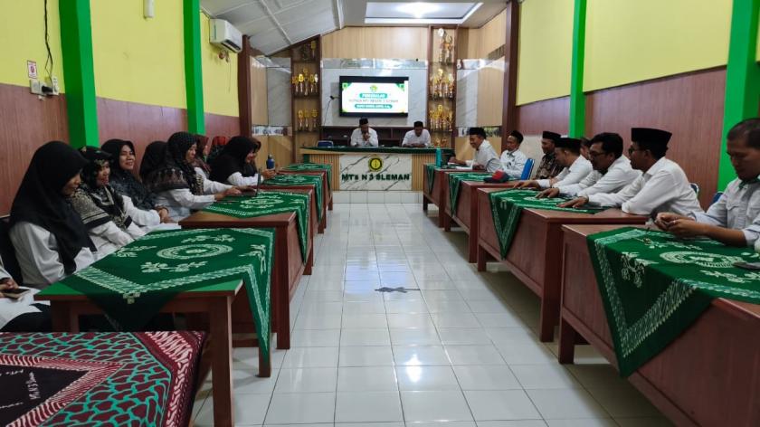 Perkokoh Sinergi dan Kekeluargaan, MTsN 3 Sleman Gelar Rapat Perkenalan Kepala Madrasah Baru