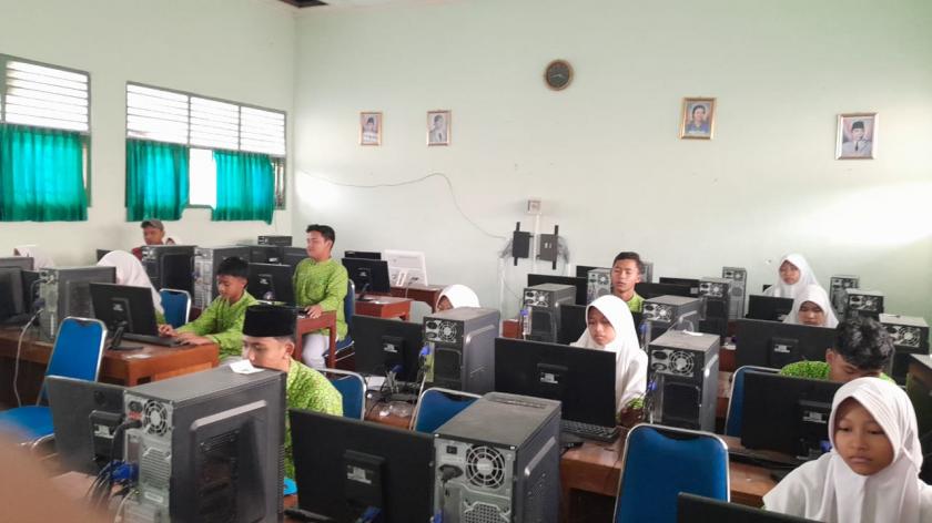 Simulasi Hari Kedua ANBK Siswa Kelas 8 MTs N 3 Sleman Berjalan Lancar dan Tertib