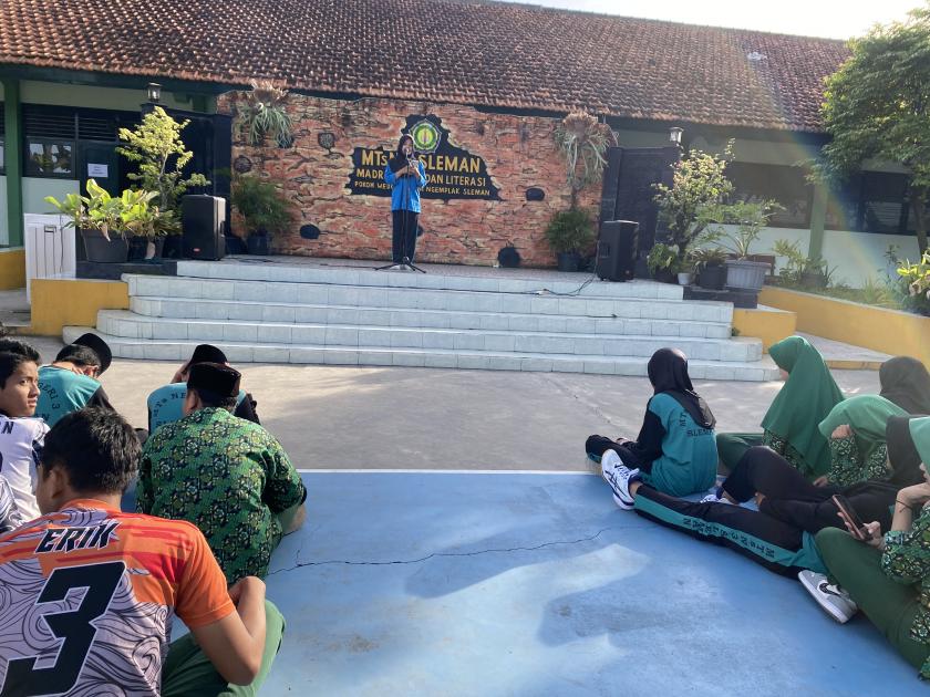 Kepala MTs N 3 Sleman Buka Kegitan Classmeeting