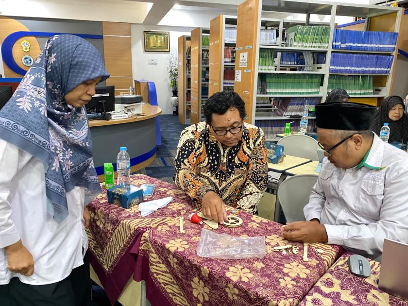Ikuti Lokakarya STEAM, 3 Guru MTsN 3 Sleman Ikut Merakit Generator di Ruang Perpustakaan