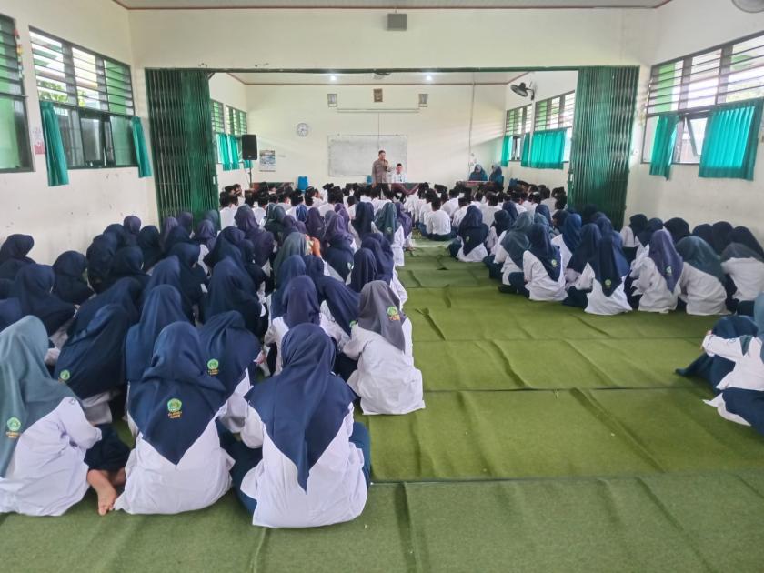Gandeng Kapolsek Ngemplak, MTs Negeri 3 Sleman Gelar Edukasi Kenakalan Remaja dan NAPZA