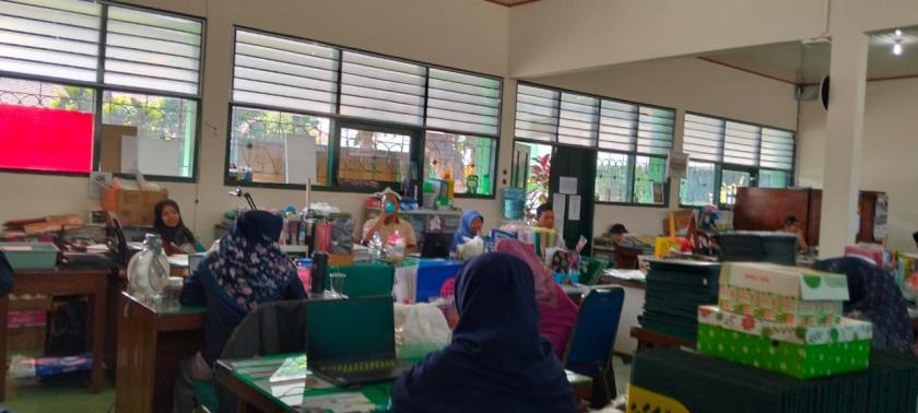 MTsN 3 Sleman Gelar Pelepasan Purnatugas Ibu Sri Mulyani