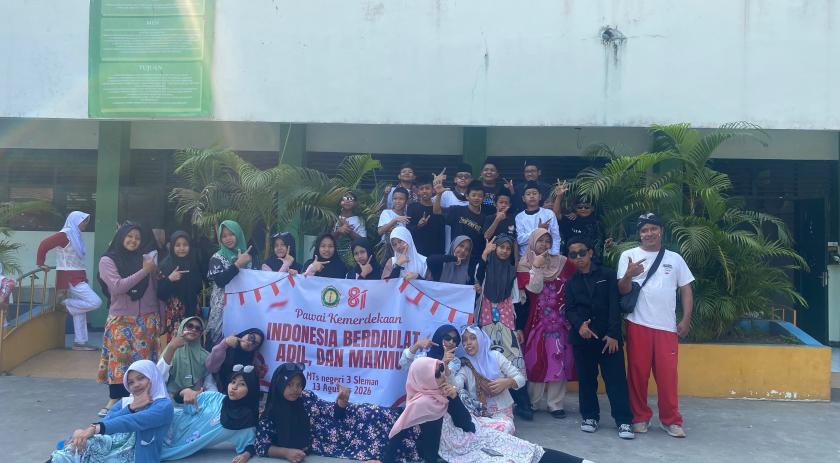 Siswa Kelas 7B MTsN 3 Sleman, Tampil Kece dalam Pawai Peringatan HUT RI