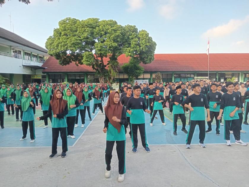 Senam Pagi Bersama di Hari Jum’at Berkah Wujudkan Madrasah yang Sehat dan Berprestasi