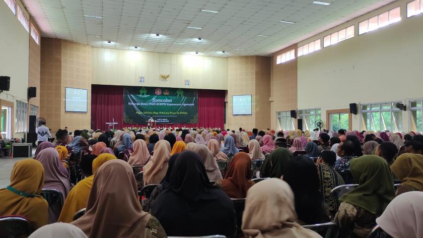 Kepala MTs Negeri 3 Sleman Beserta Guru Pegawai Hadiri Syawalan PGRI-KORPRI Cabang Ngemplak