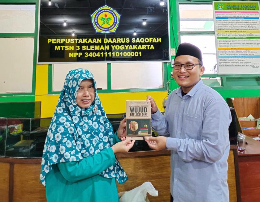 Guru MTsN 3 Sleman Terbitkan Buku untuk Meningkatkan Kualitas Pembelajaran Guru