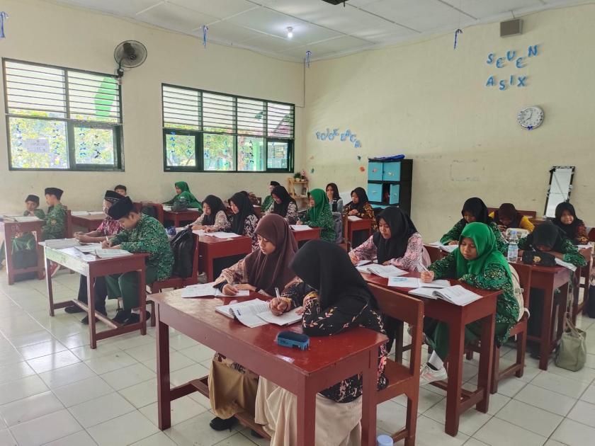 Peringati Hari Batik Nasional, Aneka Batik Tampil Cantik di MTs Negeri 3 Sleman