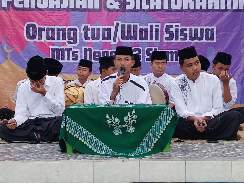 Tim Hadroh MTs Negeri 3 Sleman Ramaikan Pengajian POT