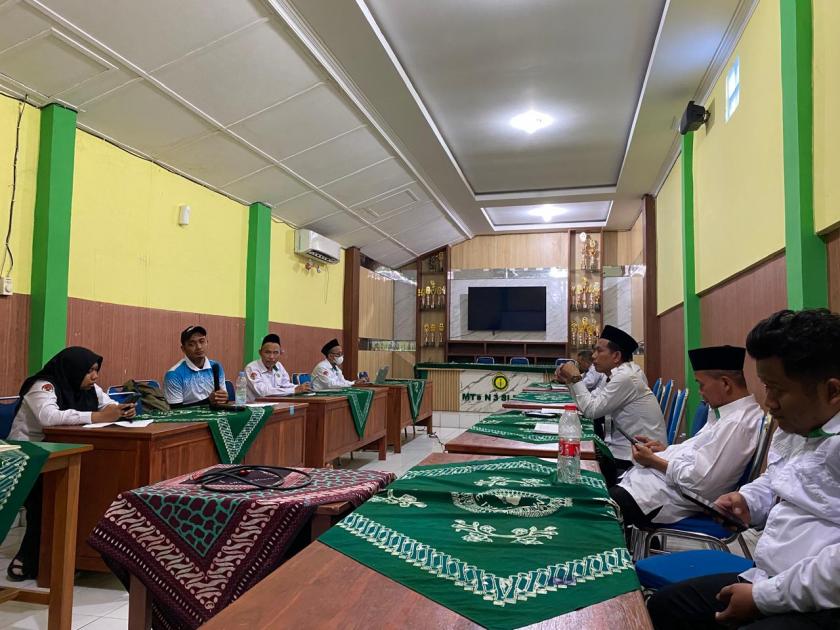 Mantapkan Persiapan Visitasi DLH, Tim Adiwiyata MTsN 3 Sleman Gelar Rapat Terbatas