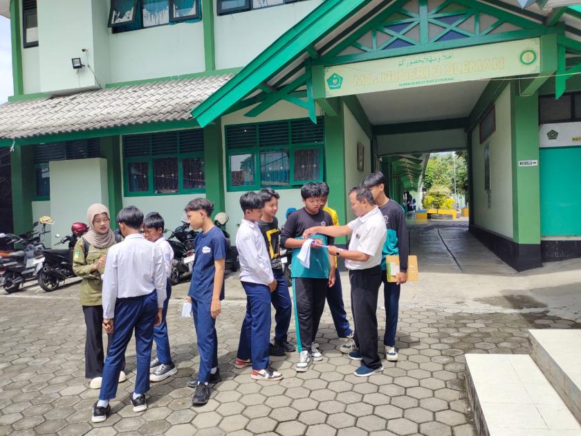 Ujian Buku SKU, Tim Penggalang LT-2 MTs Negeri 3 Sleman Terus Berburu