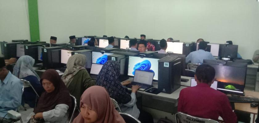 Empat PPPK MTs Negeri 3 Sleman Ikuti Mentoring Kecakapan IT di MAN 2 Sleman