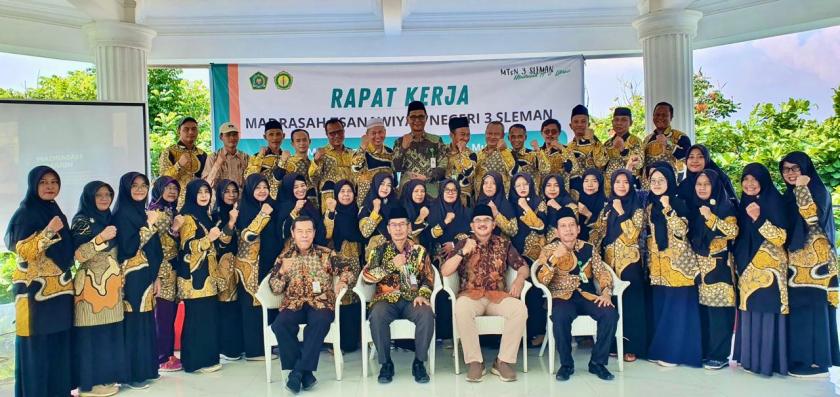 Songsong Anggaran 2024, MTs Negeri 3 Sleman Adakan Rapat Kerja