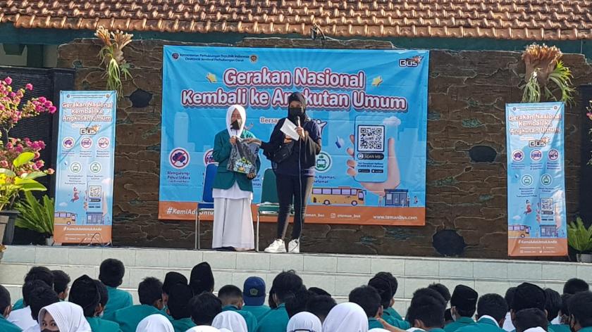 Siswa MTsN 3 Sleman Ikuti Sosialisasi Gerakan Nasional  Kembali ke Angkutan Umum