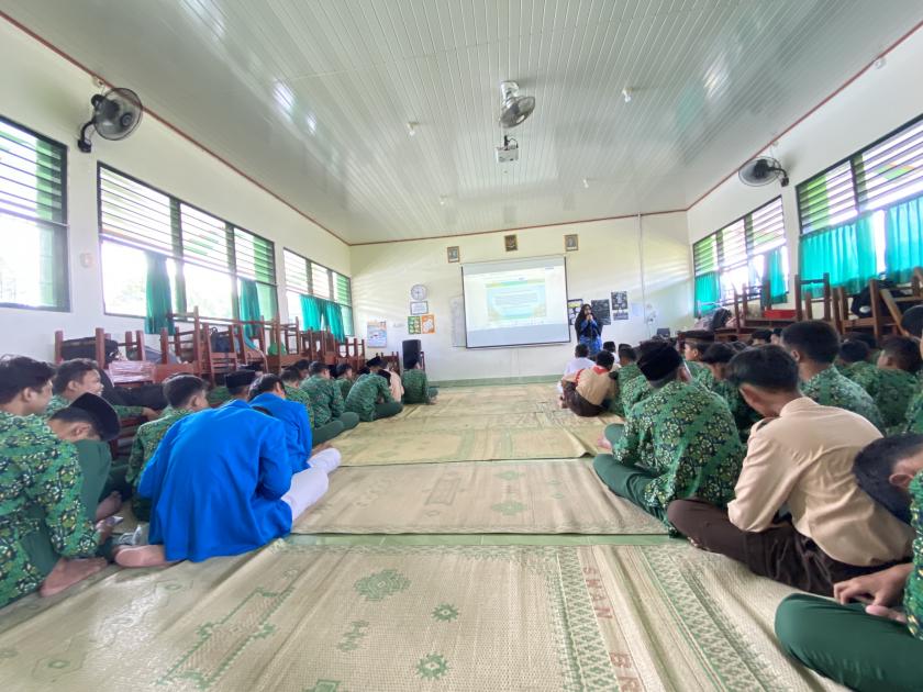 Tunjang Kesehatan Siswi Madrasah, Guru MTs Negeri 3 Sleman Diseminasikan Manajemen Kebersihan Menstruasi (MKM)