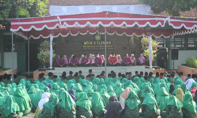 Peringati Harlah ke 54, MTsN 3 Sleman Gelar Matsanega Berzikir